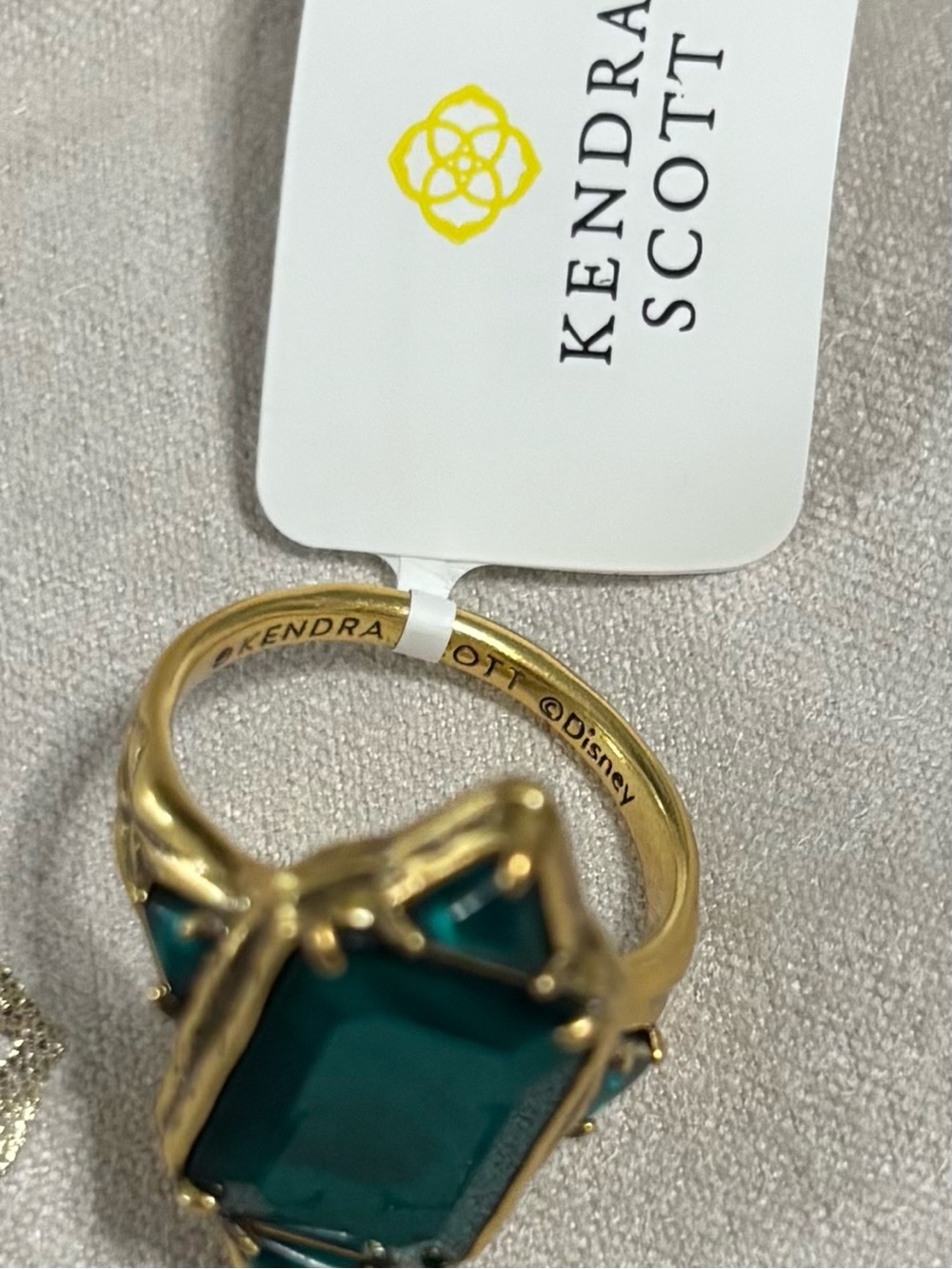 Kendra Scott x Disney The Queen Vintage Green Mother of Pearl Statement Ring - Picture 8 of 12